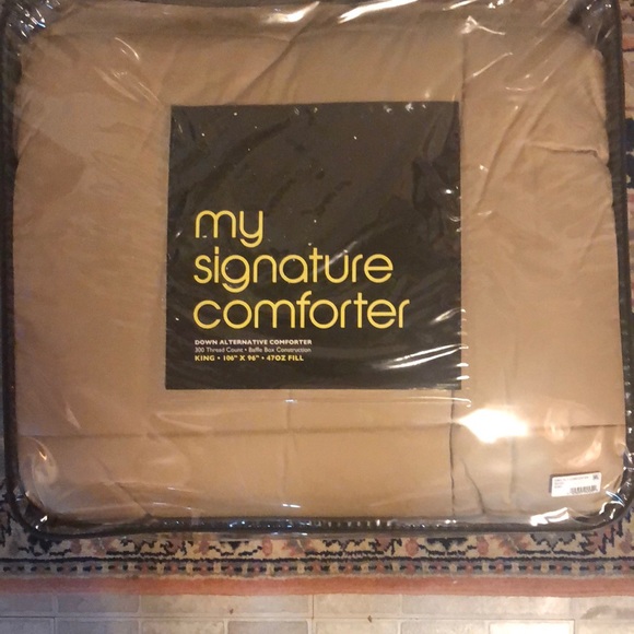 Bloomingdale's Other - 1 :  KING SIZE DOWN ALTERNATIVE COMFORTER FOR BLOOMINGDALES !! BNIPackage !!!